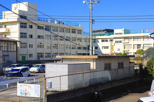 小学校　仙台市立西多賀小学校（小学校）まで750m
