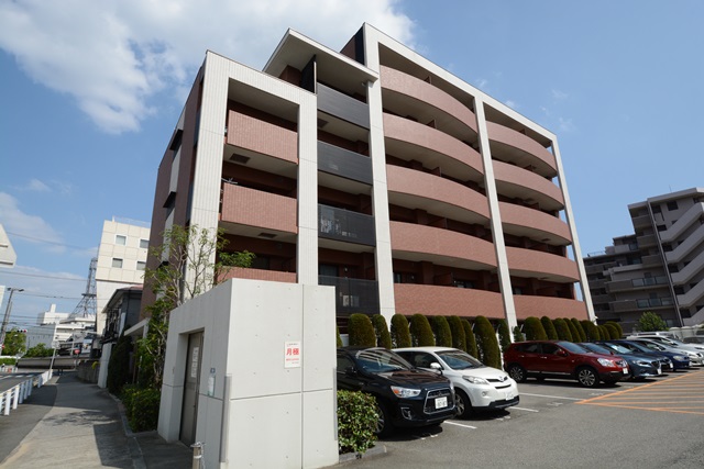 建物外観　オートロック付きで安心です♪