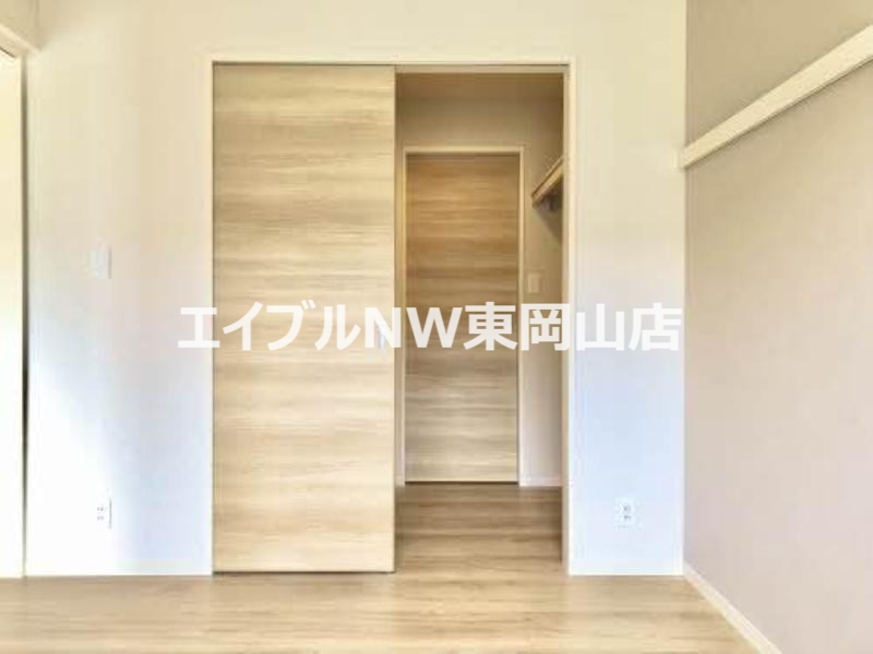 収納　ウォークスルークローゼット