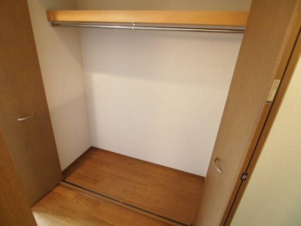 収納　ハンガーパイプ付きの収納　※別部屋参考