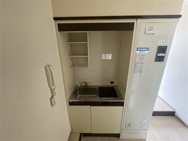 キッチン　※補修前の参考画像の為、設備等は現況優先。
