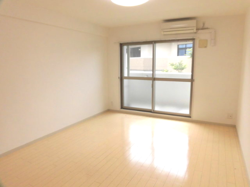 居室・リビング　フローリングのきれいなお部屋です