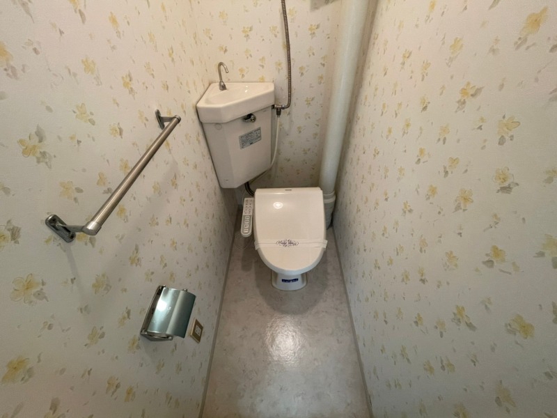 トイレ　トイレです。ウォシュレット付を探している方、おすすめです。