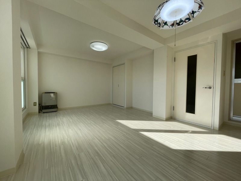 居室・リビング　広くてキレイなお部屋が広がっていて、充実した生活が送れそう。