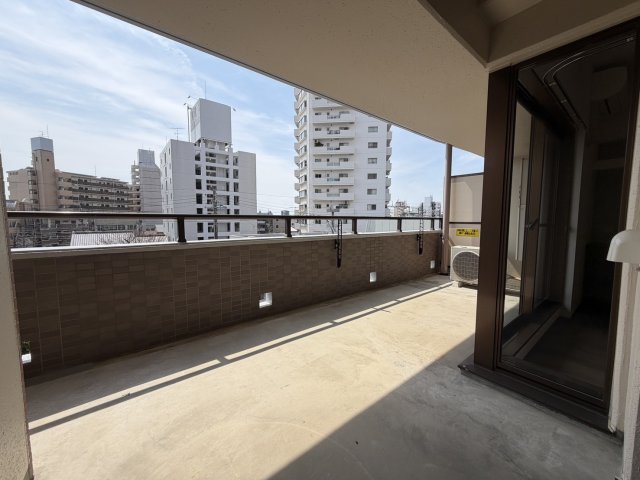 バルコニー　※写真はＢ－４号室（同型タイプ）です