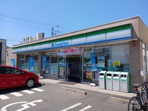 コンビニ　ファミリーマート（コンビニ）まで550m