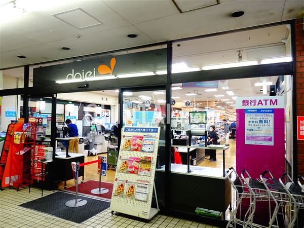 スーパー　ダイエー幡ケ谷店（スーパー）まで379m