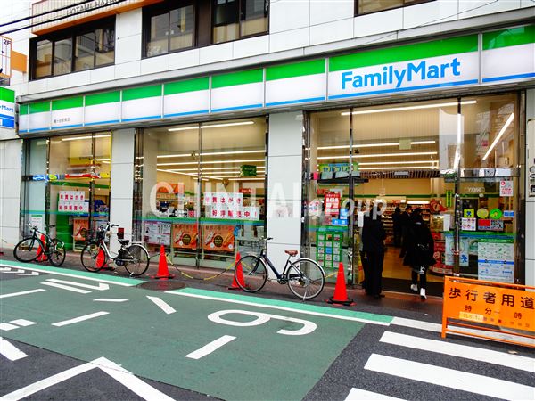 コンビニ　ファミリーマート 幡ヶ谷駅南店（コンビニ）まで233m