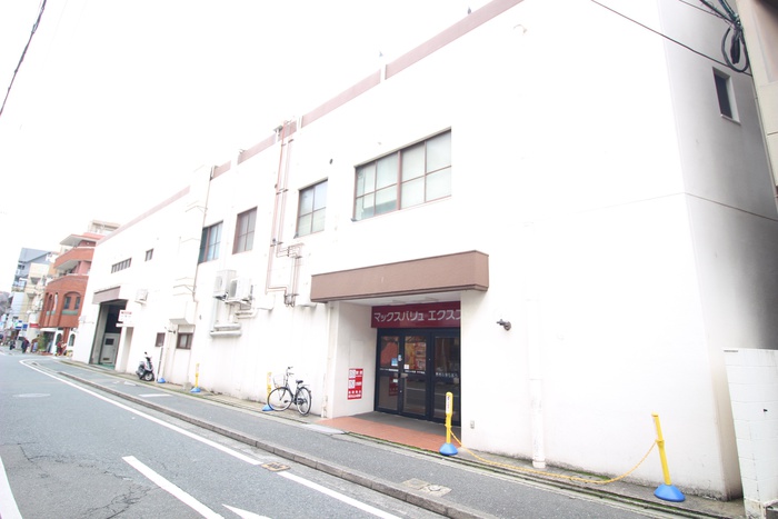 スーパー　マックスバリュエクスプレス大橋店（スーパー）まで490m