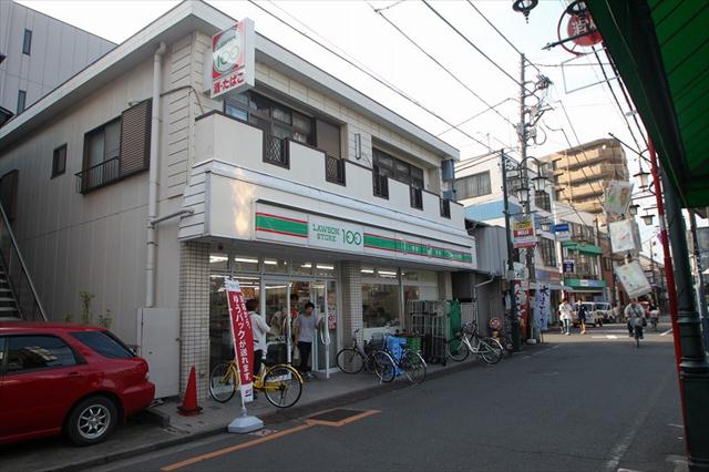コンビニ　ローソンストア１００（コンビニ）まで11m