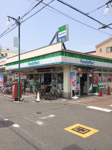 コンビニ　ファミリーマート 大和田駅前店（コンビニ）まで240m