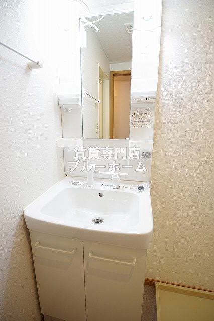 洗面設備　洗面所も収納豊富！
