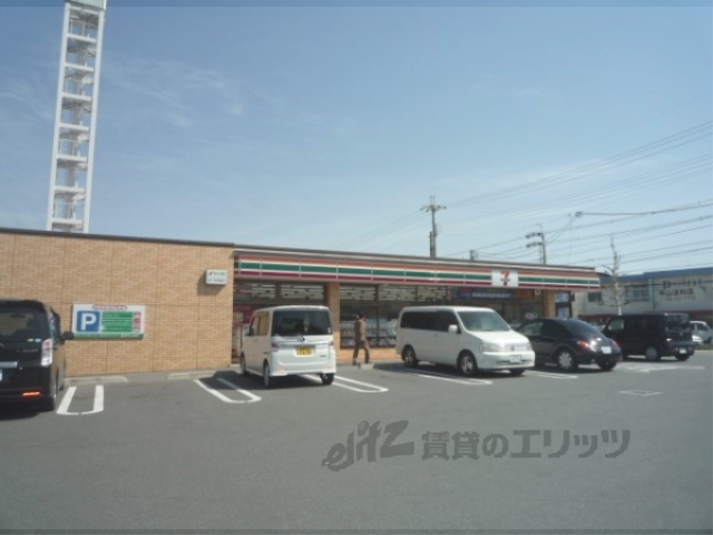 コンビニ　セブンイレブン向日上植野店（コンビニ）まで1800m