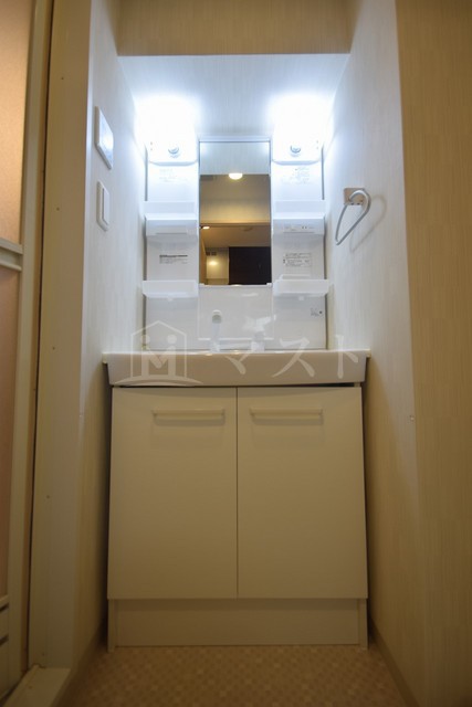 洗面設備　※同マンションの違うタイプのお部屋です