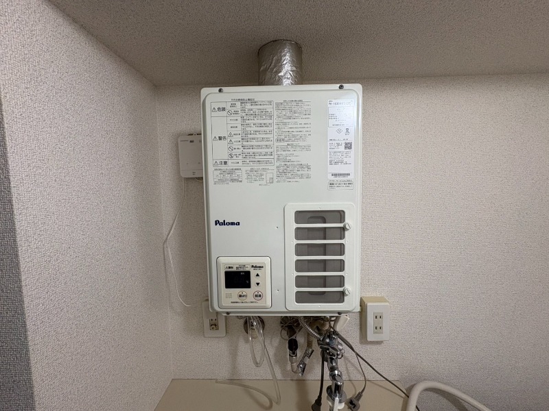 その他設備　給湯器です。操作しやすいパネルになってます。