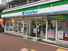 コンビニ　ファミリーマート早稲田鶴巻町店（コンビニ）まで464m