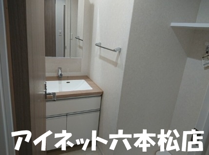 洗面設備　朝の支度にいかがでしょうか。