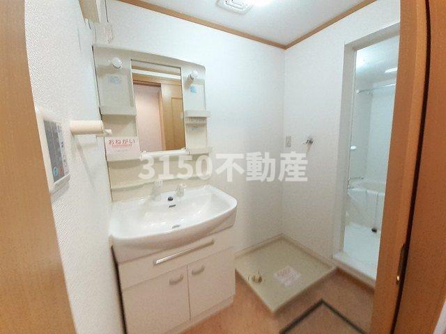 洗面設備　コンパクトで使いやすい洗面所