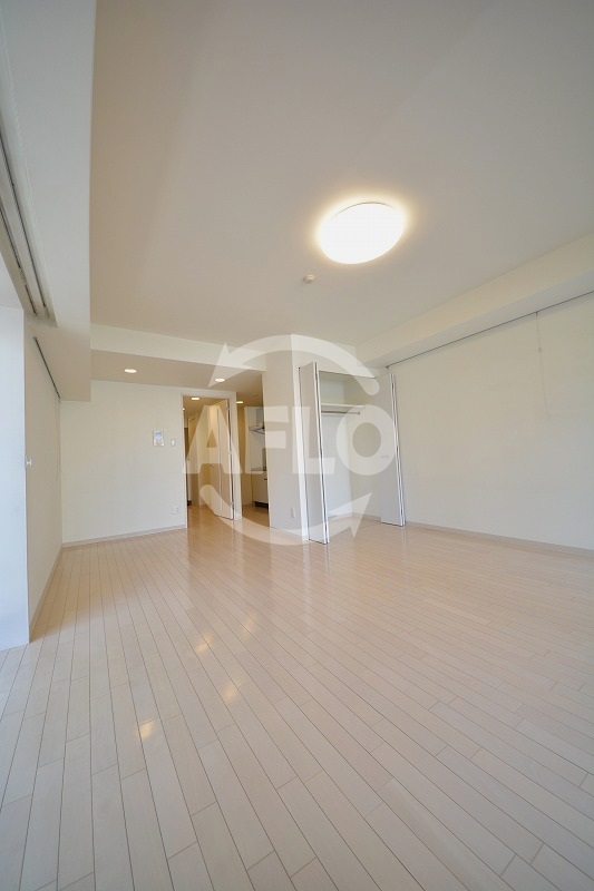 居室・リビング　アーバンエース夕陽丘パル　8.9帖の広いお部屋です。