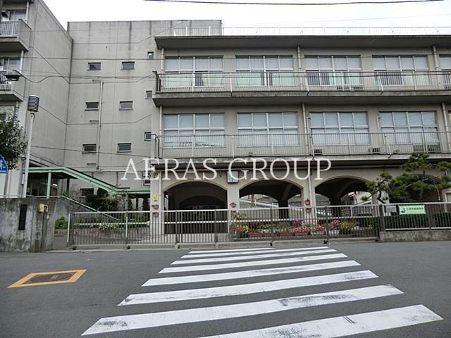 中学校　横浜市立老松中学校（中学校）まで609m