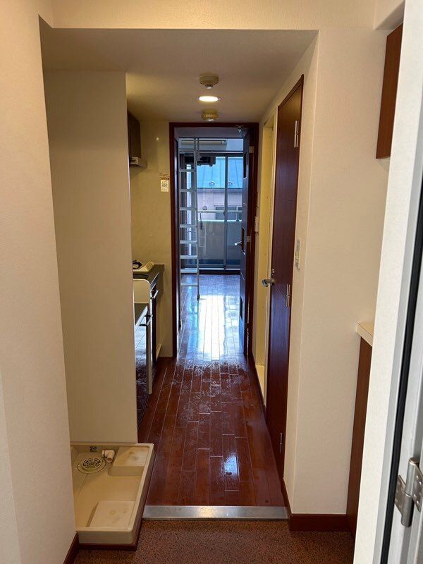 玄関　同物件別部屋写真