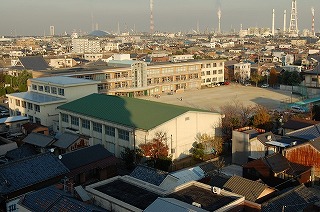 小学校　四日市市立 中部西小学校（小学校）まで1355m