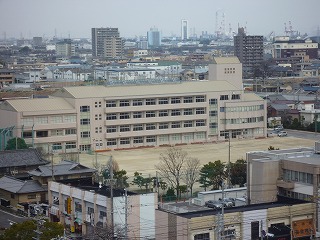 中学校　中部中学校（中学校）まで467m