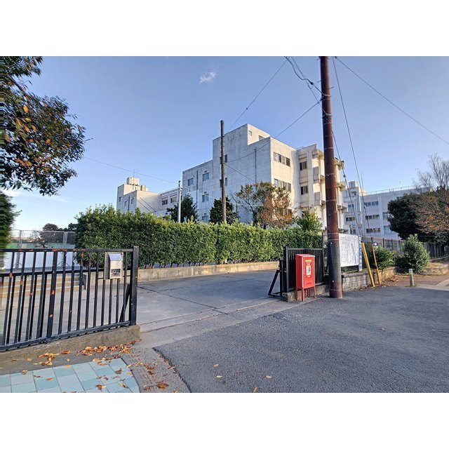 中学校　大和市立　引地台中学校（中学校）まで576m