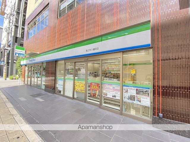 コンビニ　ファミリーマート（コンビニ）まで135m