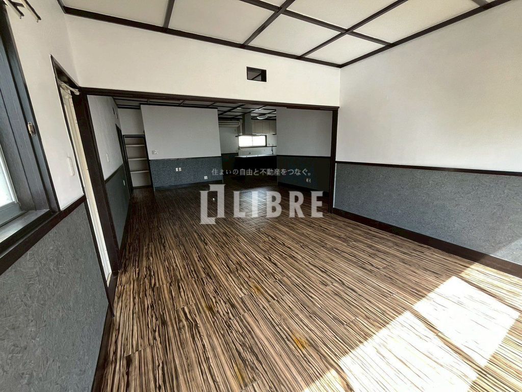 建物外観　駐車場