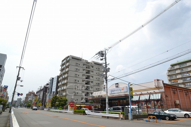 スーパー　グルメシティ　西中島店（スーパー）まで511m