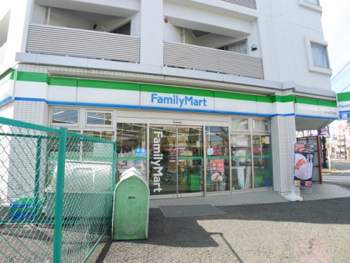 コンビニ　ファミリーマート 上十条三丁目店（コンビニ）まで38m