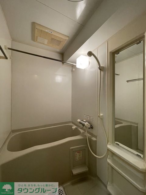 バス・シャワールーム　コンパクトで使いやすいお風呂です
