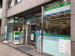 コンビニ　ファミリーマート 西麻布三丁目店（コンビニ）まで183m