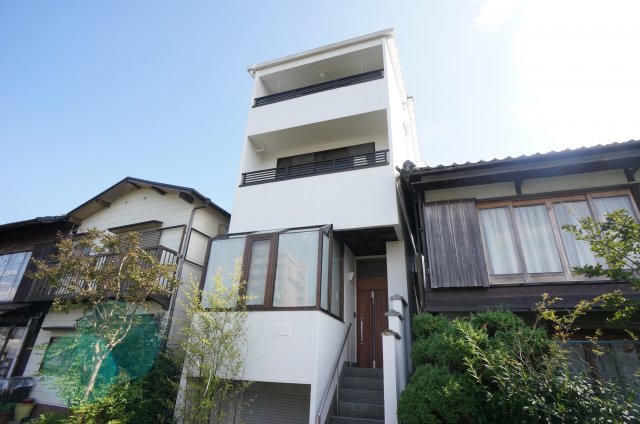 建物外観　落ち着いた雰囲気の外観です