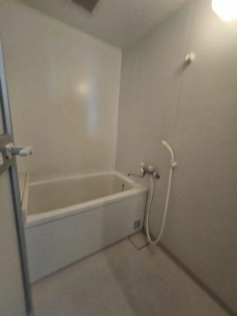 バス・シャワールーム　参考写真（同建物別部屋のものです）