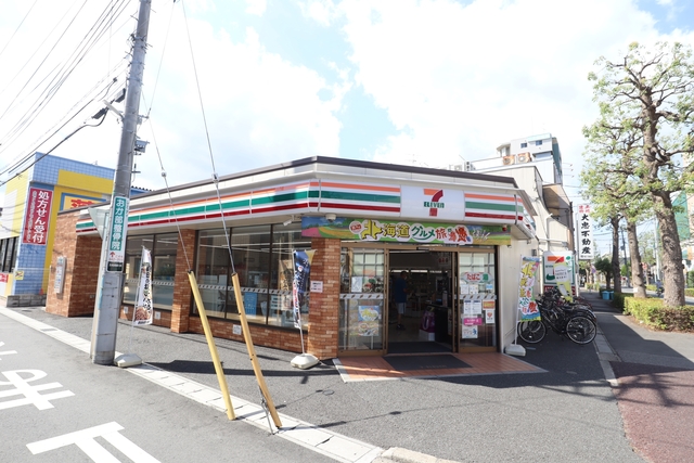 コンビニ　セブンイレブン馬橋駅西口店（コンビニ）まで299m