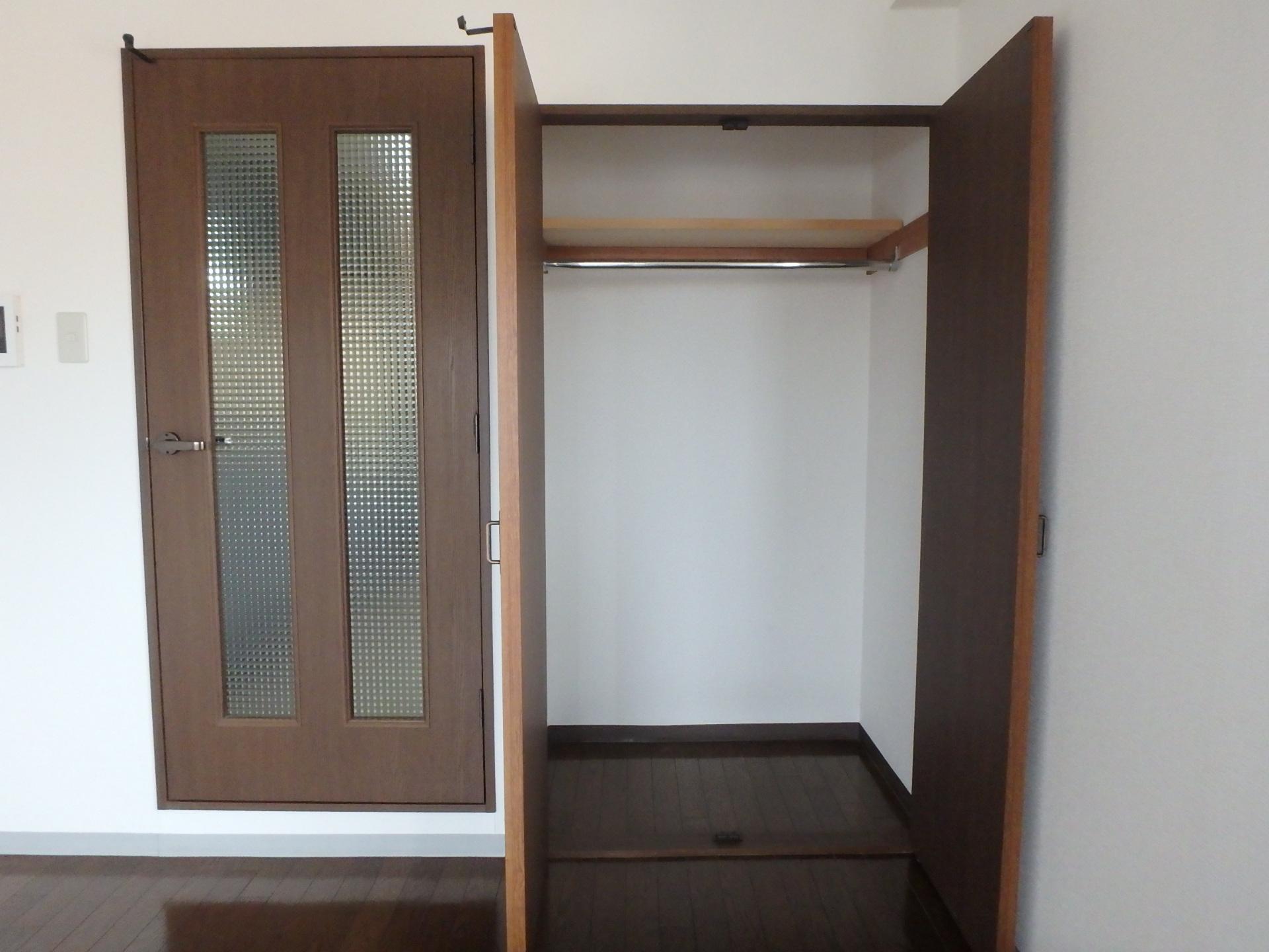 収納　２段式のクローゼット収納です