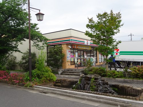 コンビニ　セブンイレブン江戸川東松本店（コンビニ）まで208m