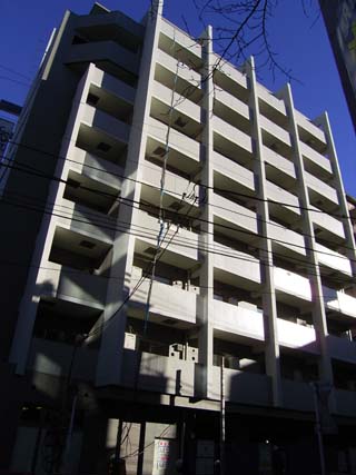 建物外観　駅が目の前３０秒！