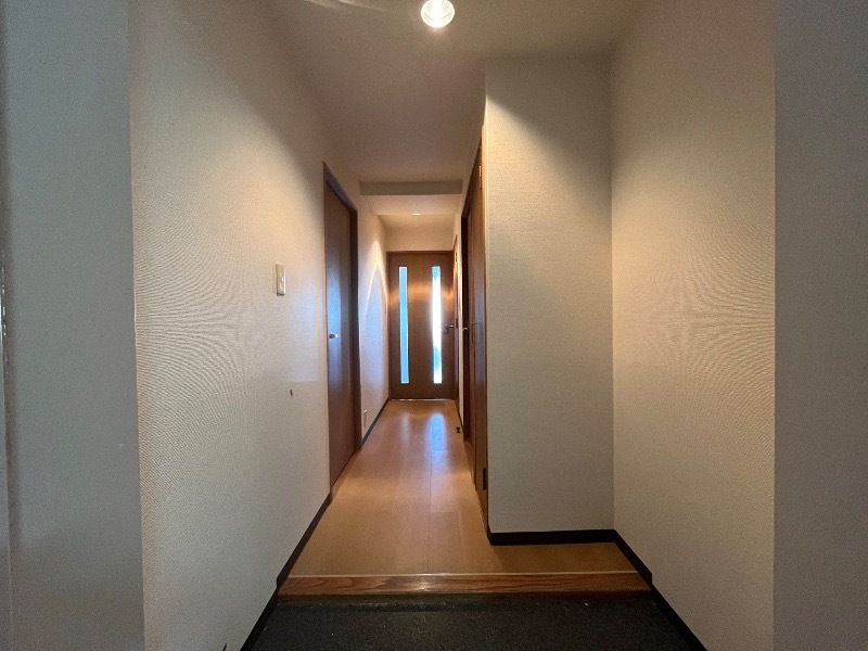 玄関　同物件別部屋写真