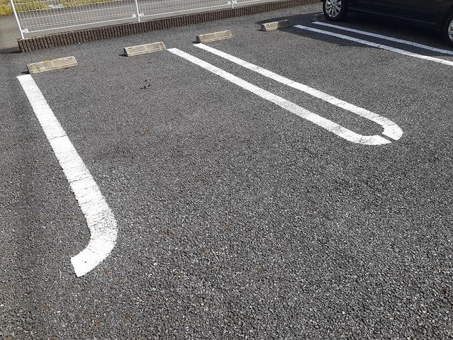 駐車場　駐車場に車を止められます