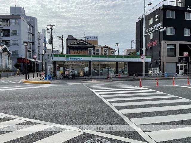 コンビニ　ファミリーマート（コンビニ）まで200m