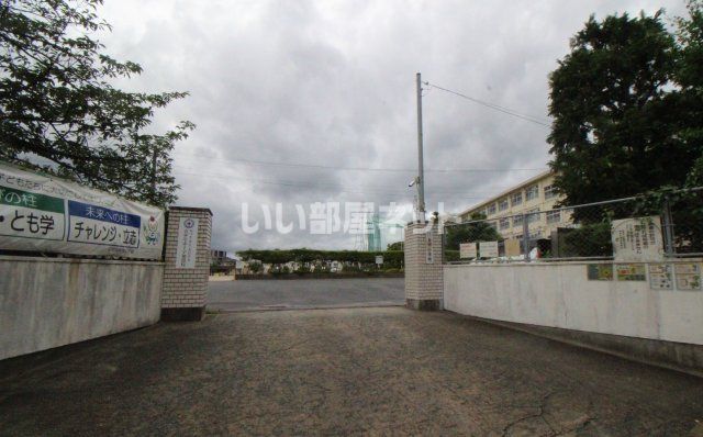 小学校　福岡市立鳥飼小学校（小学校）まで845m