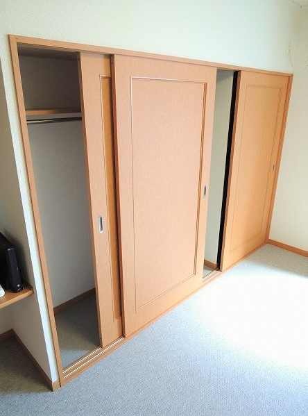 収納　クローゼットも広めです。右端は押入れタイプです