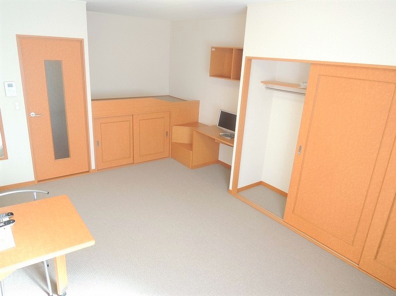 居室・リビング　フローリング、居室約10帖のお部屋です