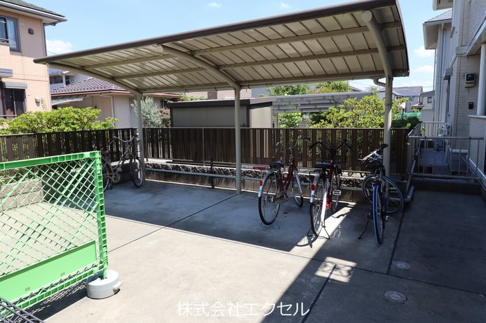 その他共有部分　屋根付きの駐輪場です。