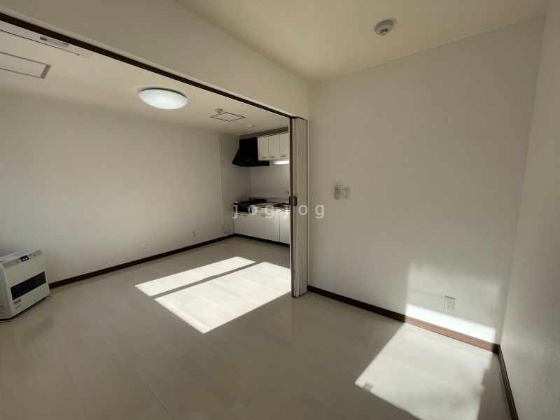その他部屋・スペース　日当たりの良い明るいお部屋です。