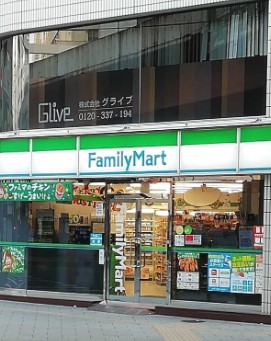 コンビニ　ファミリーマート神田岩本町一丁目店（コンビニ）まで70m