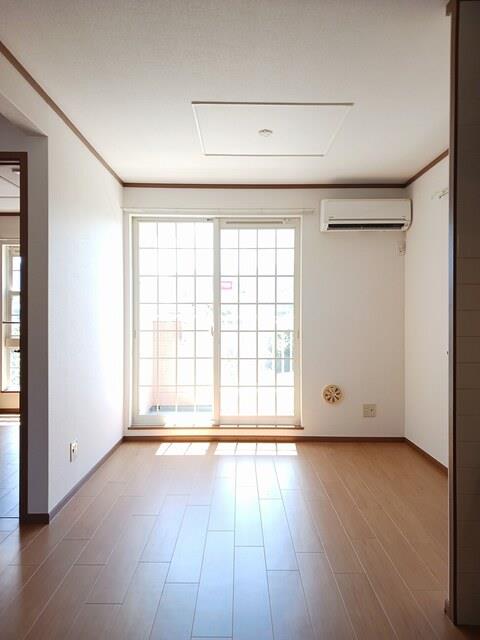アヴェニール葉中の居間写真
